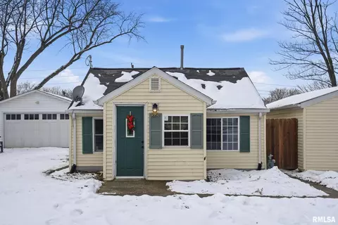 1015 7th St, Colona, IL 61241