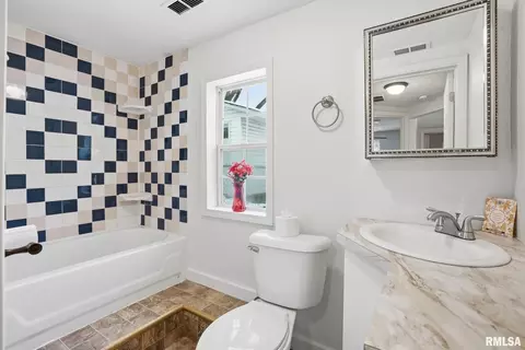 Bath - 1015 7th St, Colona, IL 61241 photo 1 of 1