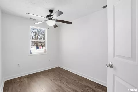 Bedroom - 1015 7th St, Colona, IL 61241 photo 2 of 2