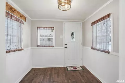 Entry Way - 1015 7th St, Colona, IL 61241 photo 1 of 2
