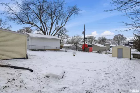 Exterior - 1015 7th St, Colona, IL 61241 photo 2 of 3