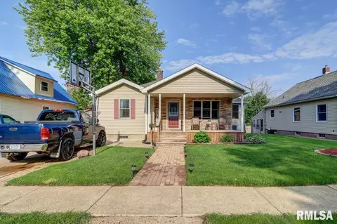 2410 Barker St, Clinton, IA 52732