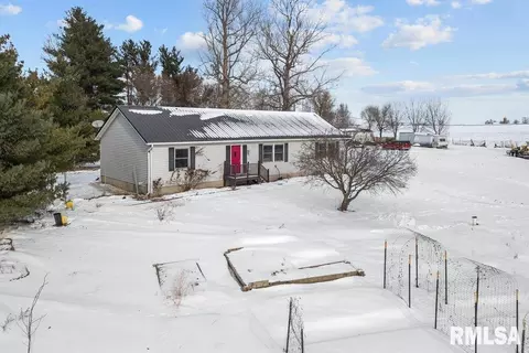 2146 250th St, Grand Mound, IA 52751