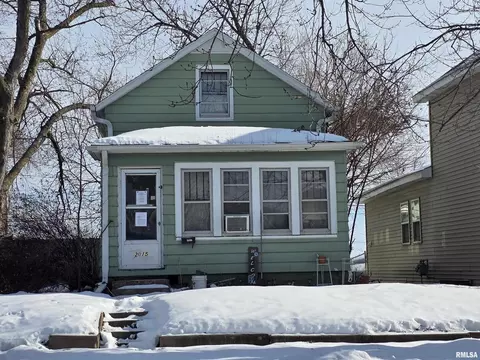 2015 Garfield St, Clinton, IA 52732