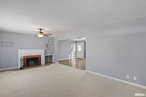 622 53rd St, Moline, IL 61265 photo 4