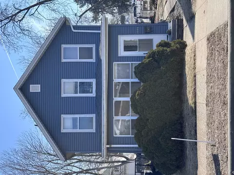 2225 Pershing Blvd, Clinton, IA 52732