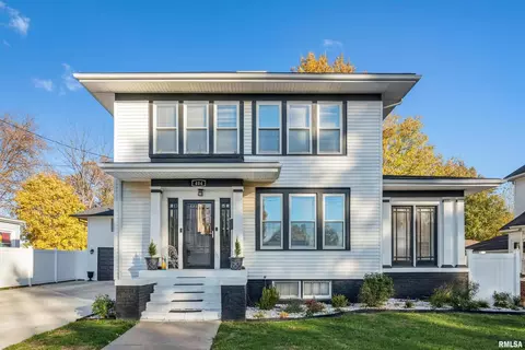 404 S College Ave, Aledo, IL 61231