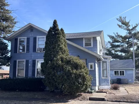 2235 Pershing Blvd, Clinton, IA 52732