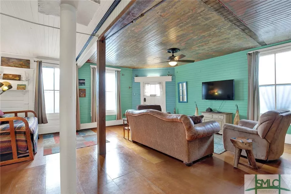 Living - 1321 Jefferson St, Savannah, GA 31401 photo 4 of 4