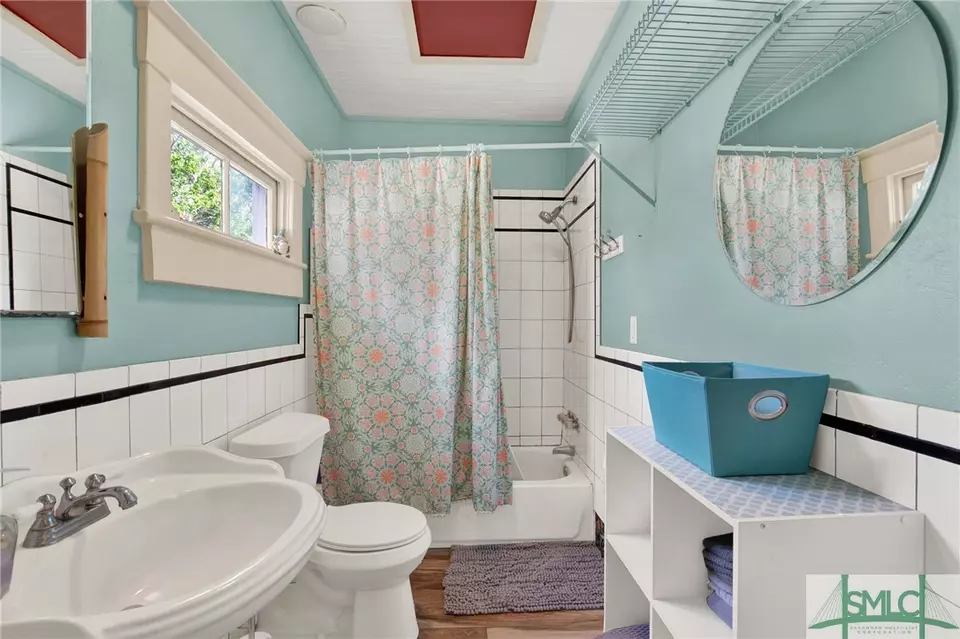 Bath - 1321 Jefferson St, Savannah, GA 31401 photo 3 of 3