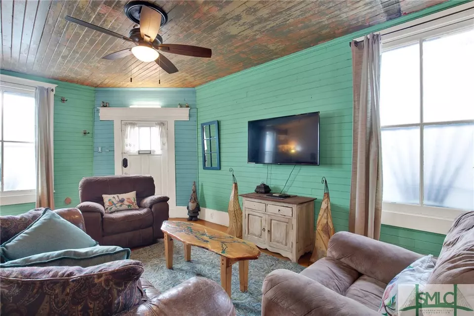 Living - 1321 Jefferson St, Savannah, GA 31401 photo 2 of 4