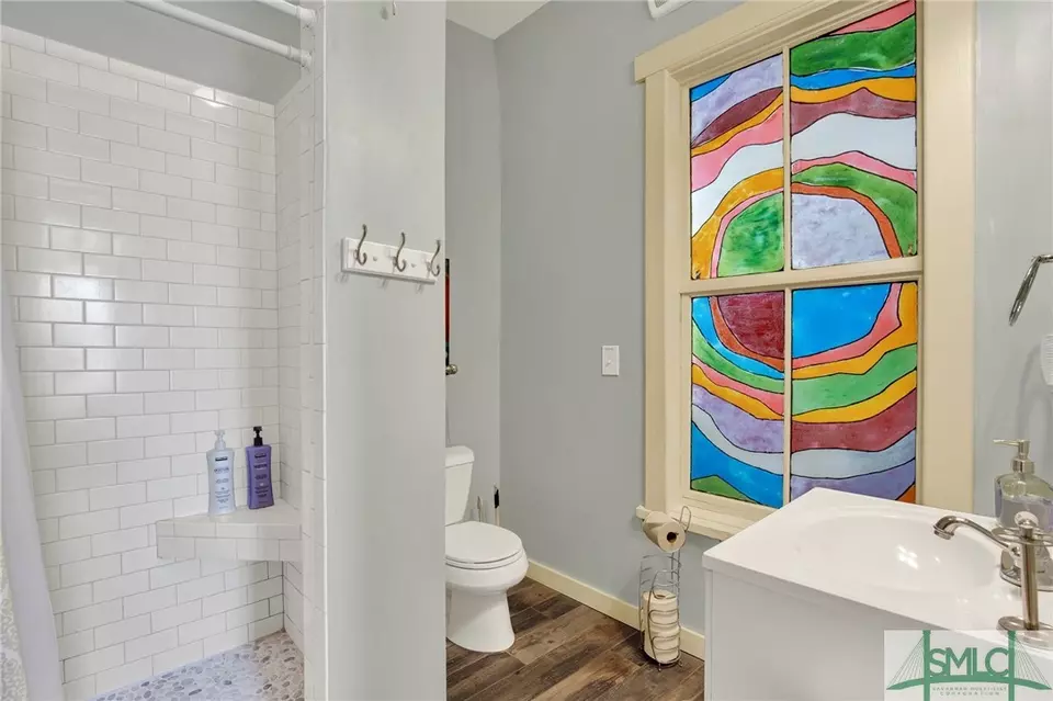 Bath - 1321 Jefferson St, Savannah, GA 31401 photo 2 of 3