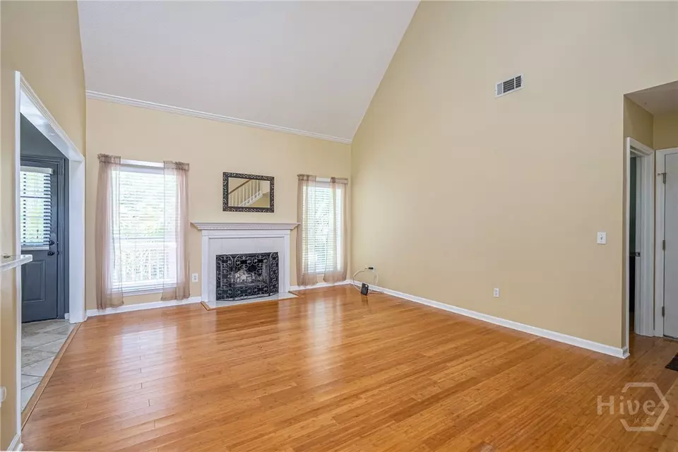 Living - 5 Settlers Pt, Savannah, GA 31406 photo 2 of 3