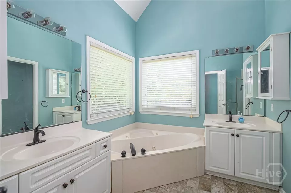 Bath - 5 Settlers Pt, Savannah, GA 31406 photo 2 of 4