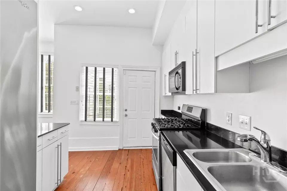 Kitchen - 117 W Gaston St, Savannah, GA 31401 photo 3 of 4
