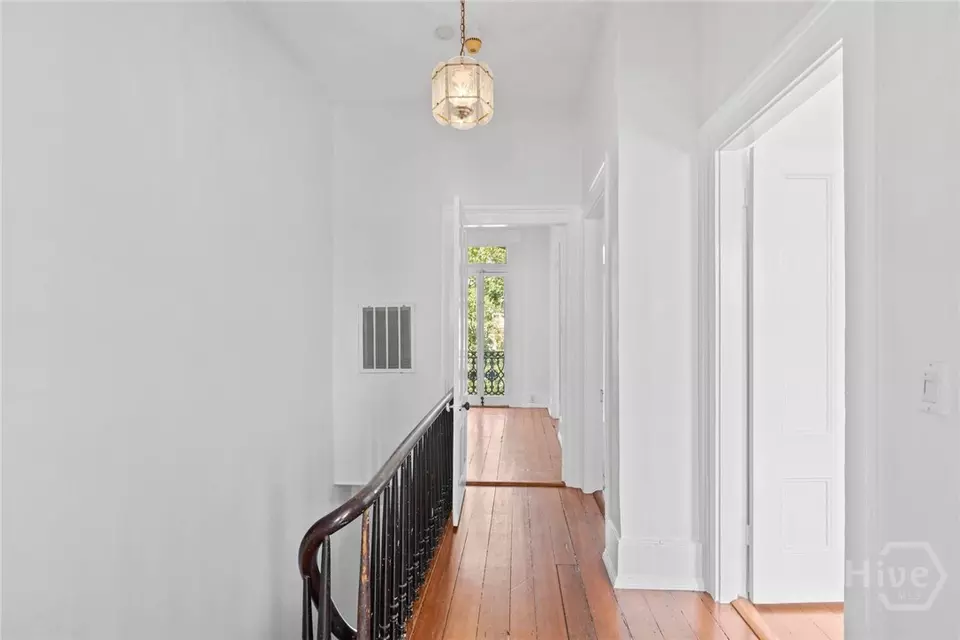 Entry Way - 117 W Gaston St, Savannah, GA 31401 photo 2 of 5