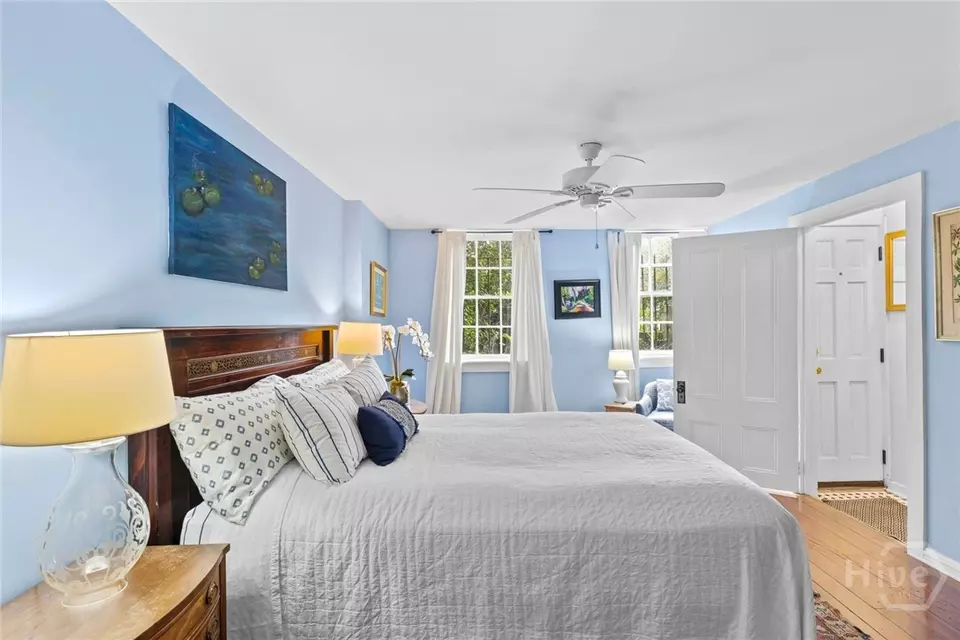 Bedroom - 117 W Gaston St, Savannah, GA 31401 photo 5 of 6