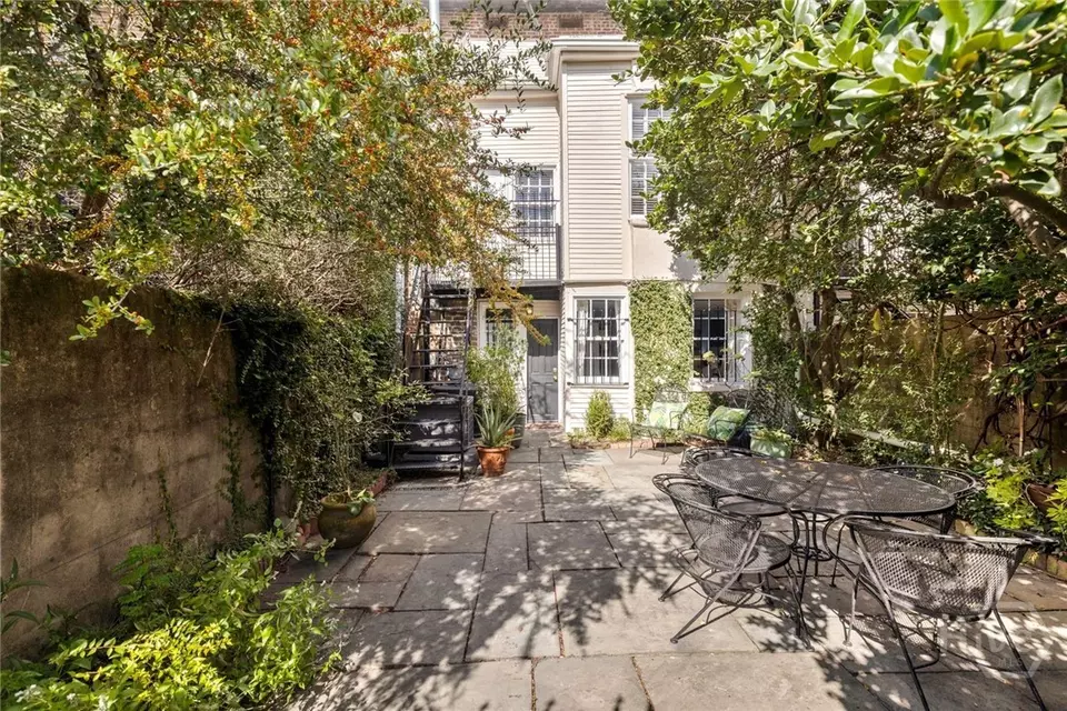 Exterior - 117 W Gaston St, Savannah, GA 31401 photo 4 of 6