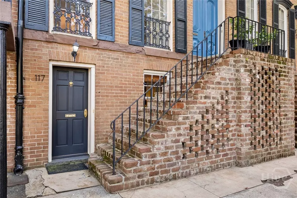 Exterior - 117 W Gaston St, Savannah, GA 31401 photo 2 of 6