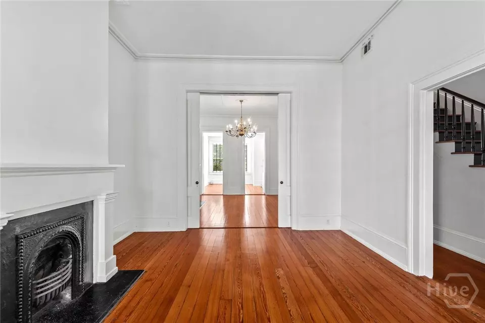 Living - 117 W Gaston St, Savannah, GA 31401 photo 2 of 8