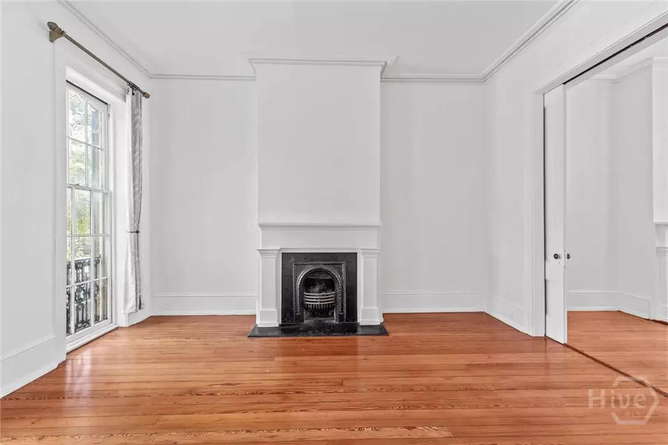 Living - 117 W Gaston St, Savannah, GA 31401 photo 1 of 8