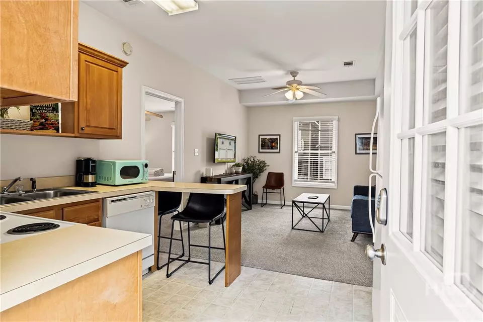 Entry Way - 409 E Park Ave, Savannah, GA 31401 photo 4 of 4