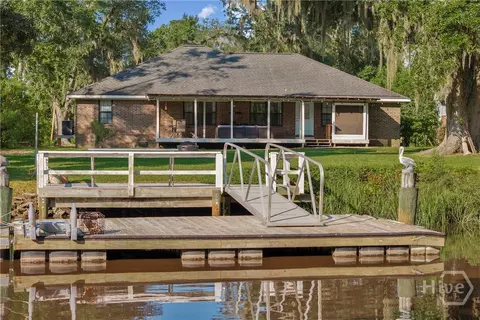 120 Pinetree Rd, Midway, GA 31320