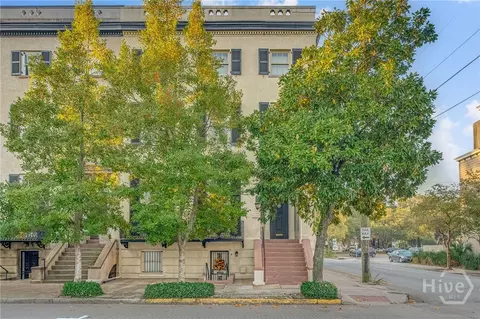 25 W Perry St, Savannah, GA 31401