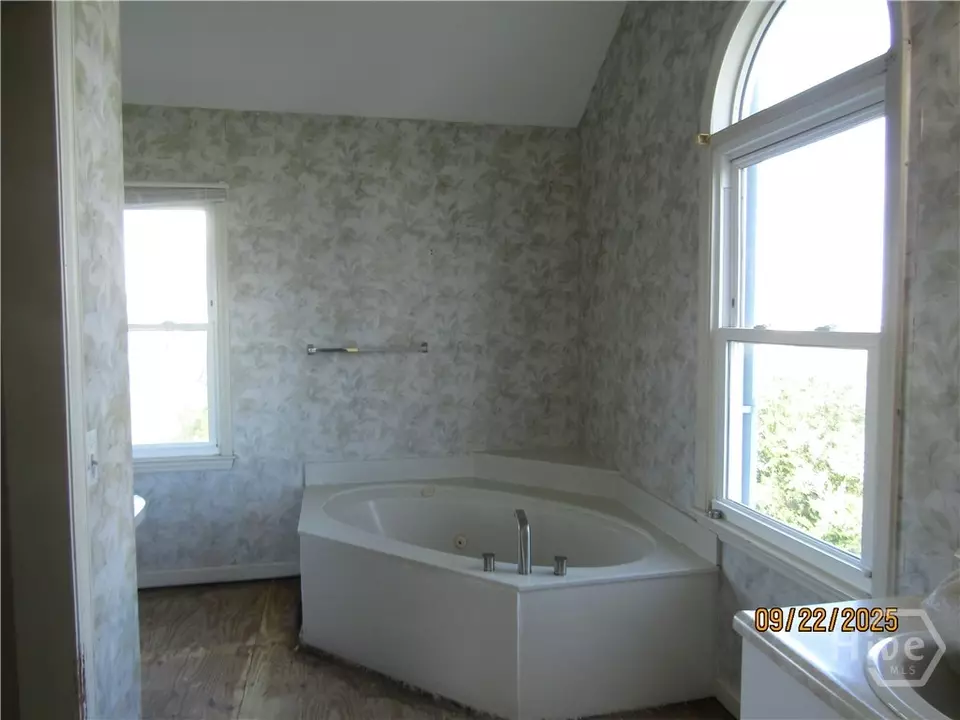 Bath - 4 Palmwood Ct, Tybee Island, GA 31328 photo 1 of 1