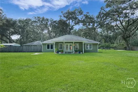 205 Circle Rd, Midway, GA 31320