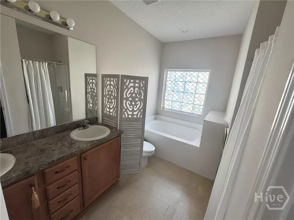 Bath - 4 N Boulder Cv, Savannah, GA 31419 photo 1 of 2