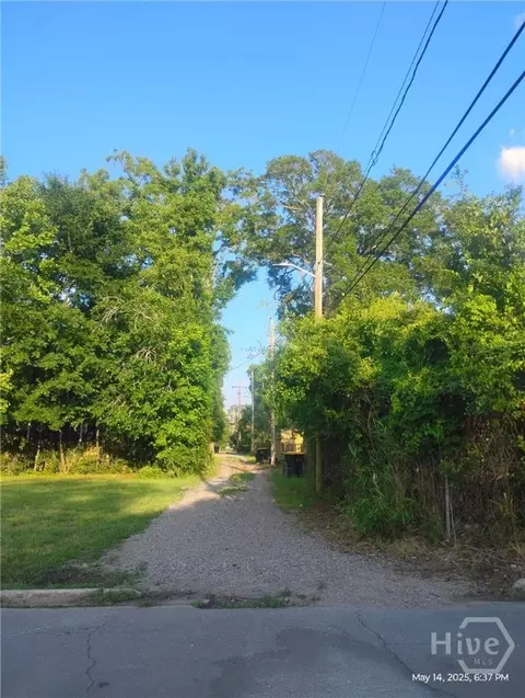 1806 Le Grand St, Savannah, GA 31401