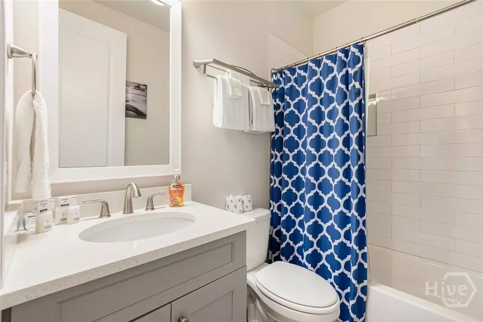 Bath - 453 Port St, Savannah, GA 31401 photo 4 of 4