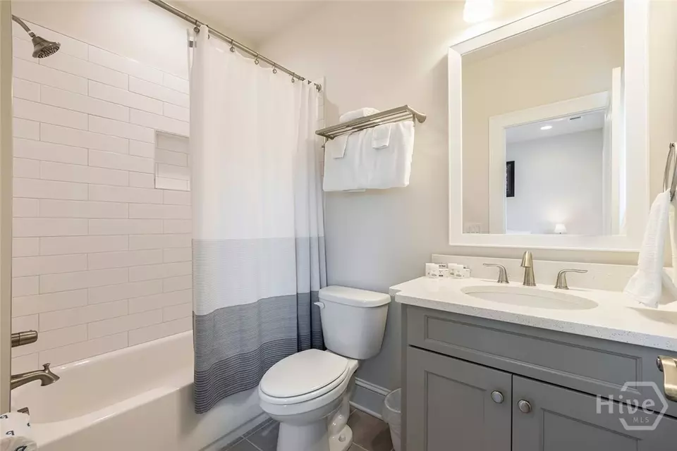 Bath - 453 Port St, Savannah, GA 31401 photo 3 of 4