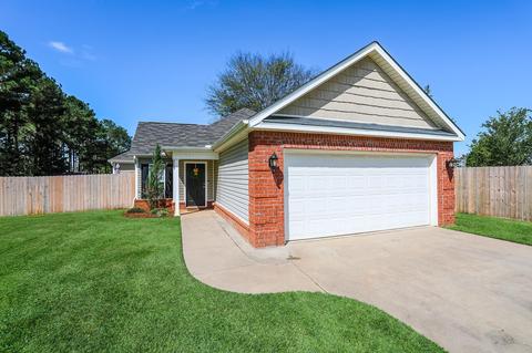 202 Greylock Dr, Perry, GA 31069 photo 1