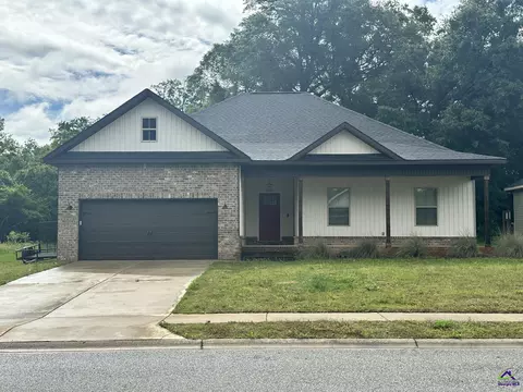 208 Dennard Dr, Perry, GA 31069 photo 1
