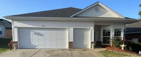 307 Pebble Beach Dr, Perry, GA 31069 photo 1