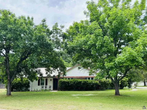 301 Westfield Dr, Warner Robins, GA 31093 photo 1