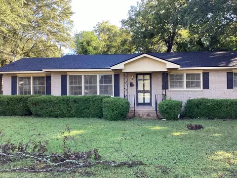 301 SE Oak St, Fort Valley, GA 31030
