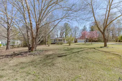 352 Edgewater Dr, Byron, GA 31008 photo 1