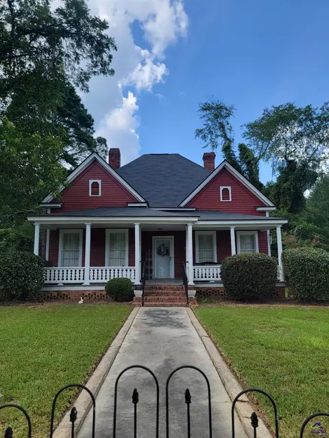 14 Kibbee St, Hawkinsville, GA 31036