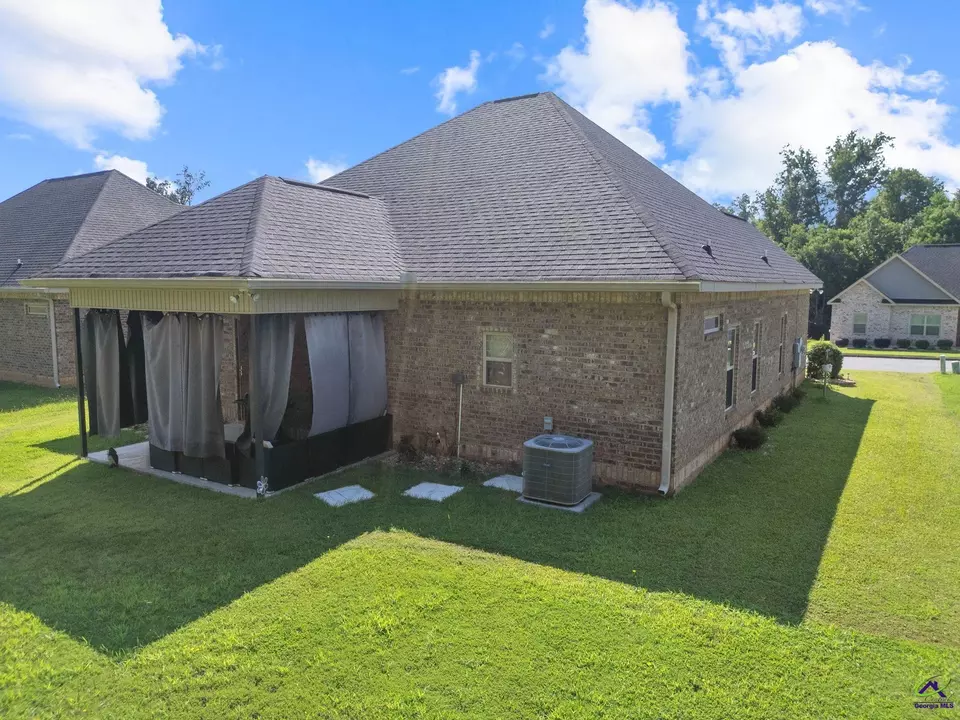 Exterior - 147 Summer Grove Ln, Macon, GA 31206 photo 4 of 6