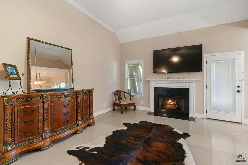 Entry Way - 147 Summer Grove Ln, Macon, GA 31206 photo 5 of 7