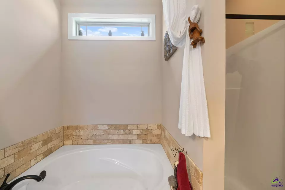 Bath - 147 Summer Grove Ln, Macon, GA 31206 photo 2 of 6