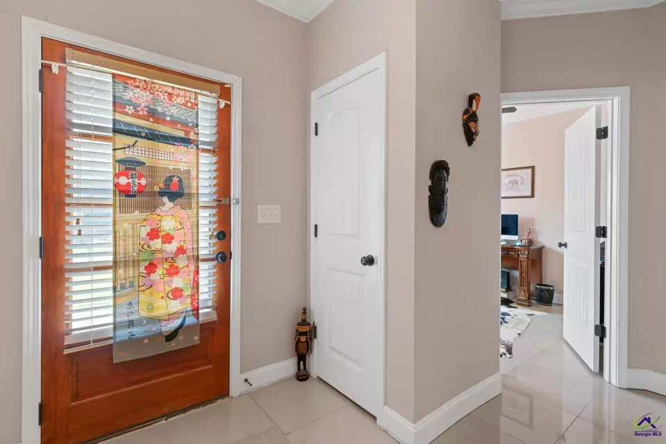 Entry Way - 147 Summer Grove Ln, Macon, GA 31206 photo 3 of 7