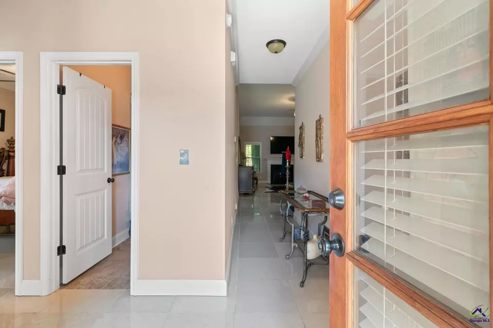 Entry Way - 147 Summer Grove Ln, Macon, GA 31206 photo 2 of 7