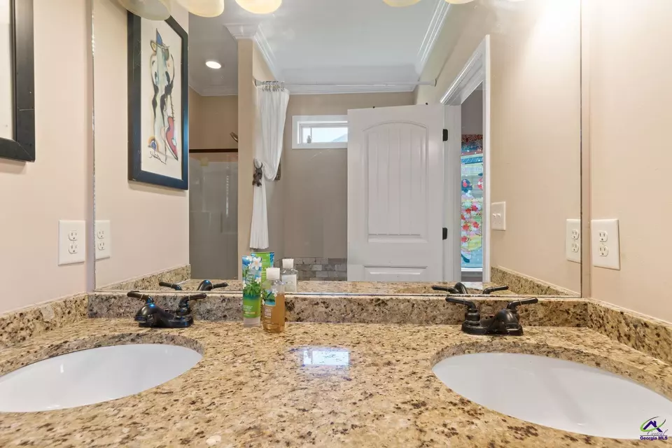 Bath - 147 Summer Grove Ln, Macon, GA 31206 photo 6 of 6