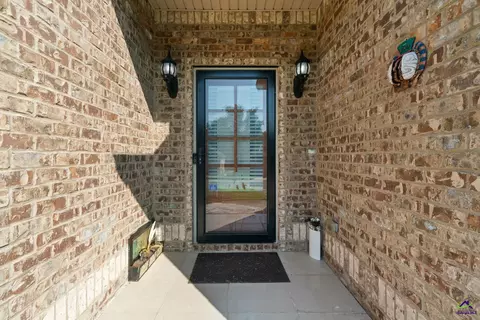 Entry Way - 147 Summer Grove Ln, Macon, GA 31206 photo 1 of 7