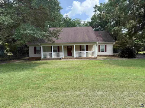 1304 Davis Ave, Perry, GA 31069