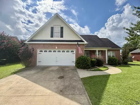 112 Dovecot Dr, Warner Robins, GA 31088